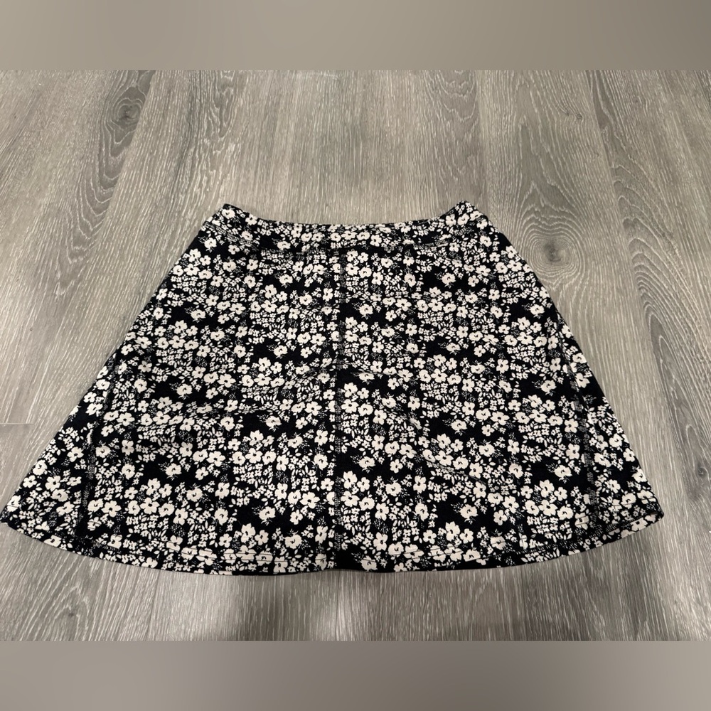 Toad&Co Black and White Floral Seleena Skort Medium